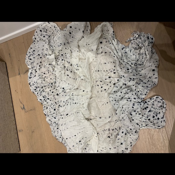 Aritzia scarf - Picture 2 of 2